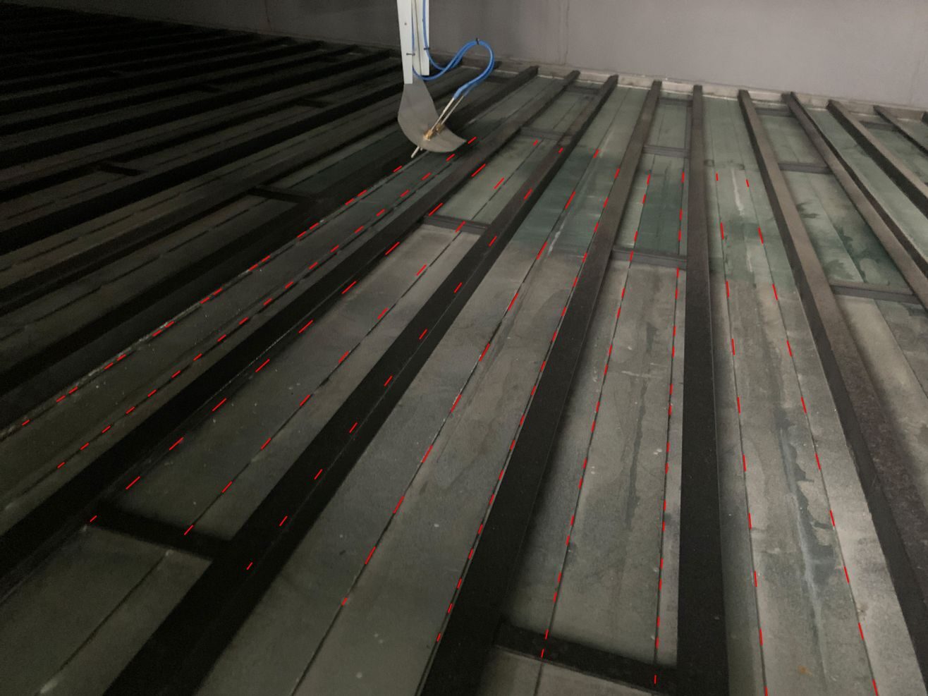 Diagram of air passing through the conveyor bed