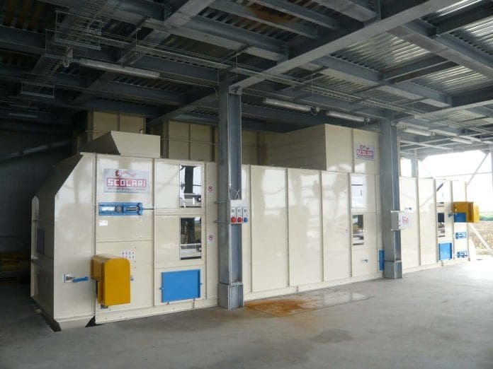 Conveyor belt dryer with heat recuperation