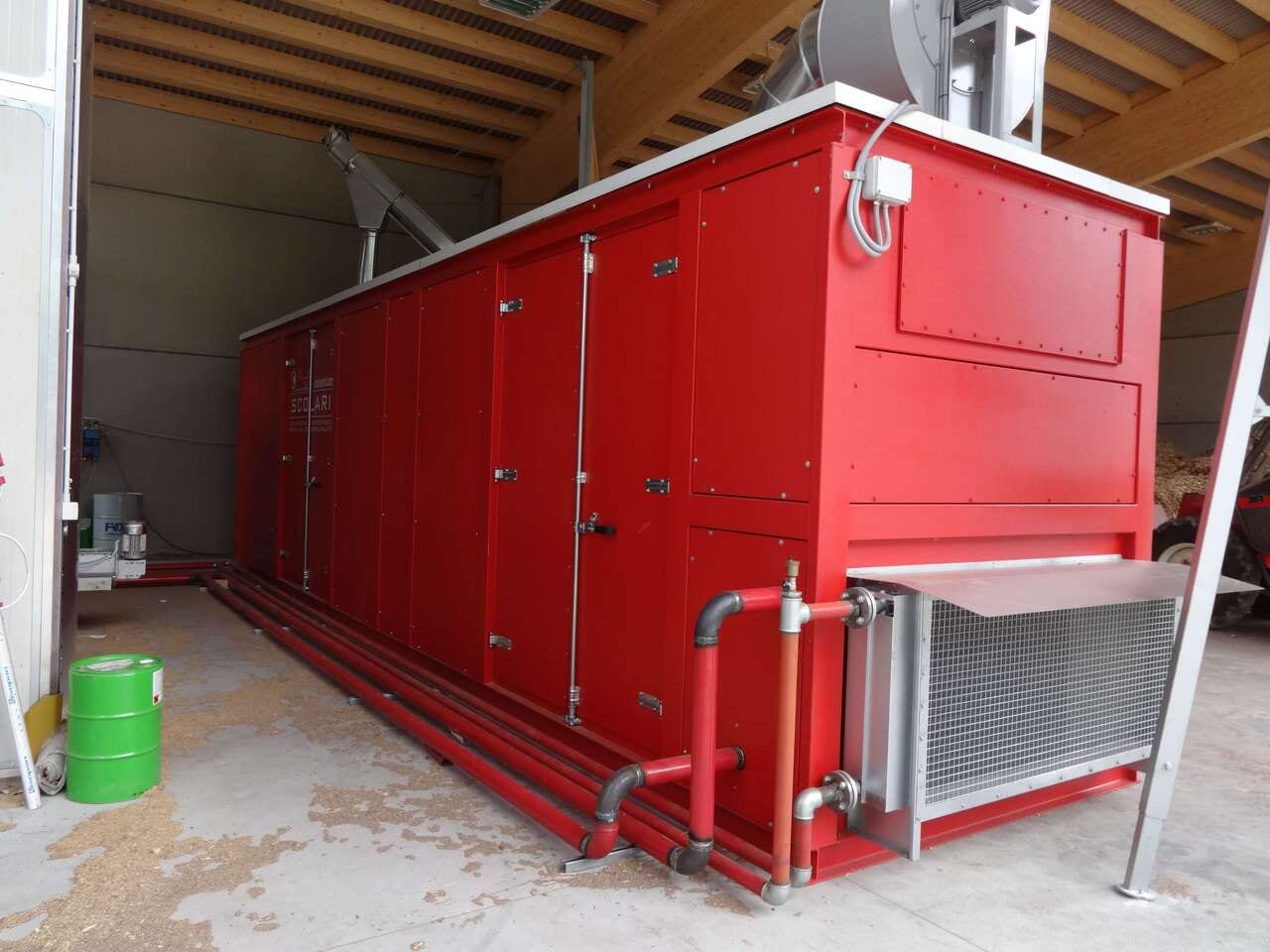 Conveyor belt dryer with heat exchanger