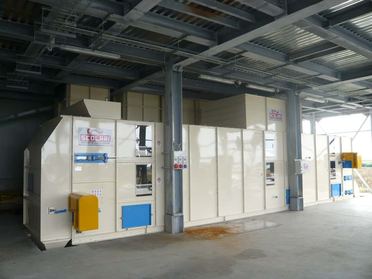 Conveyor belt dryer with heat recuperation